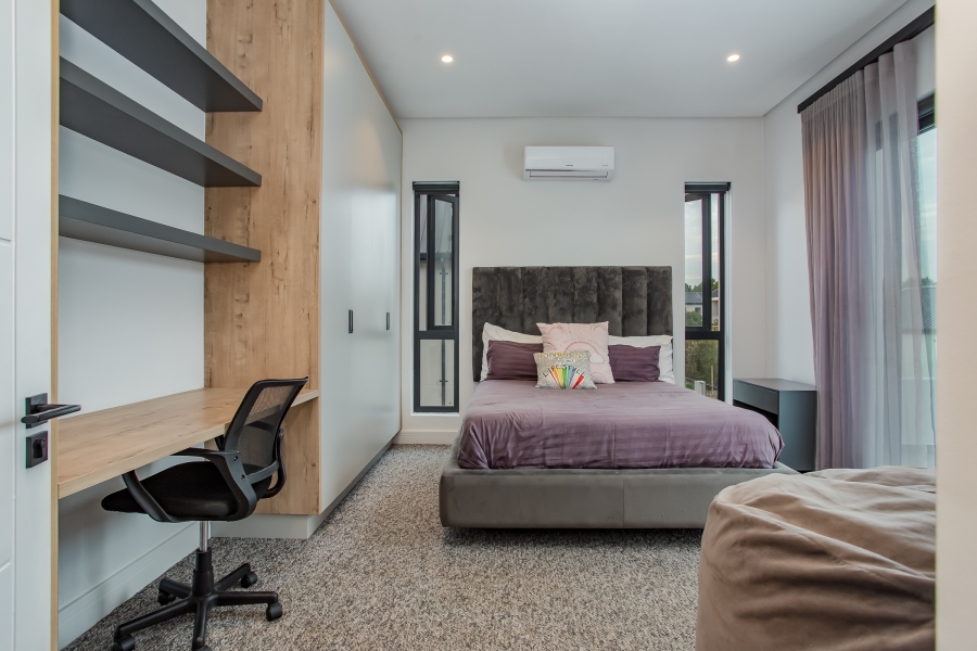 5 Bedroom Property for Sale in Val De Vie Estate Western Cape